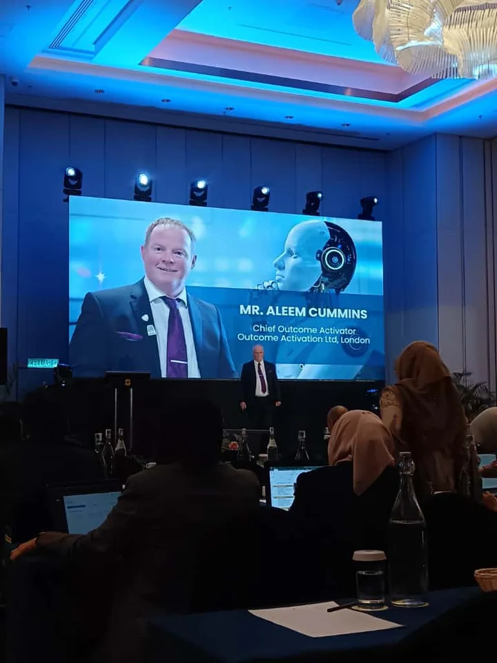 Aleem addressing an international professional audience